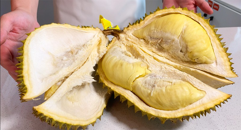 首杨果茶推出王炸榴莲爆品,“霸气榴莲冰”2杯仅18元